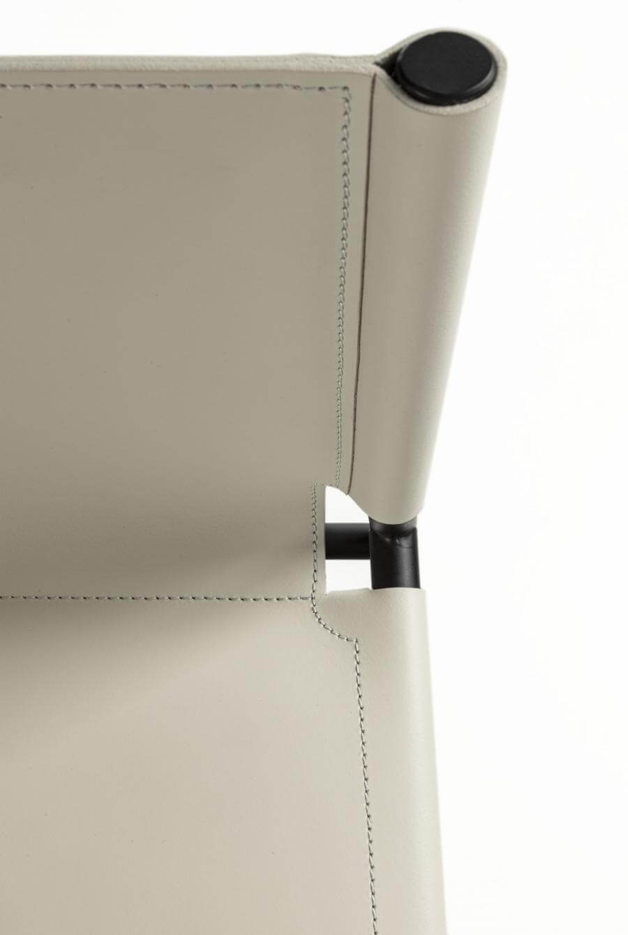 Lomacasa_Pellizzoni_Elena-Sgabello_Descrizione