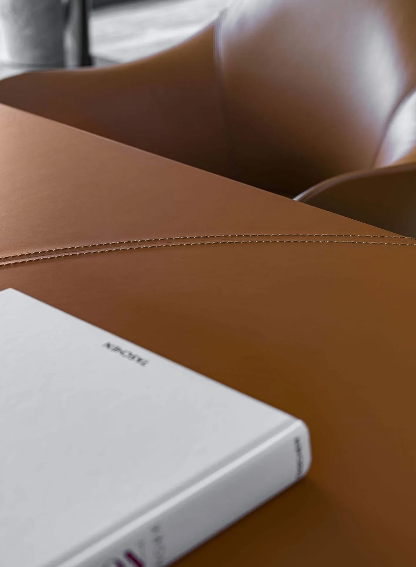 Lomacasa_Pellizzoni_Butterfly-Scrivania_Galleria-1