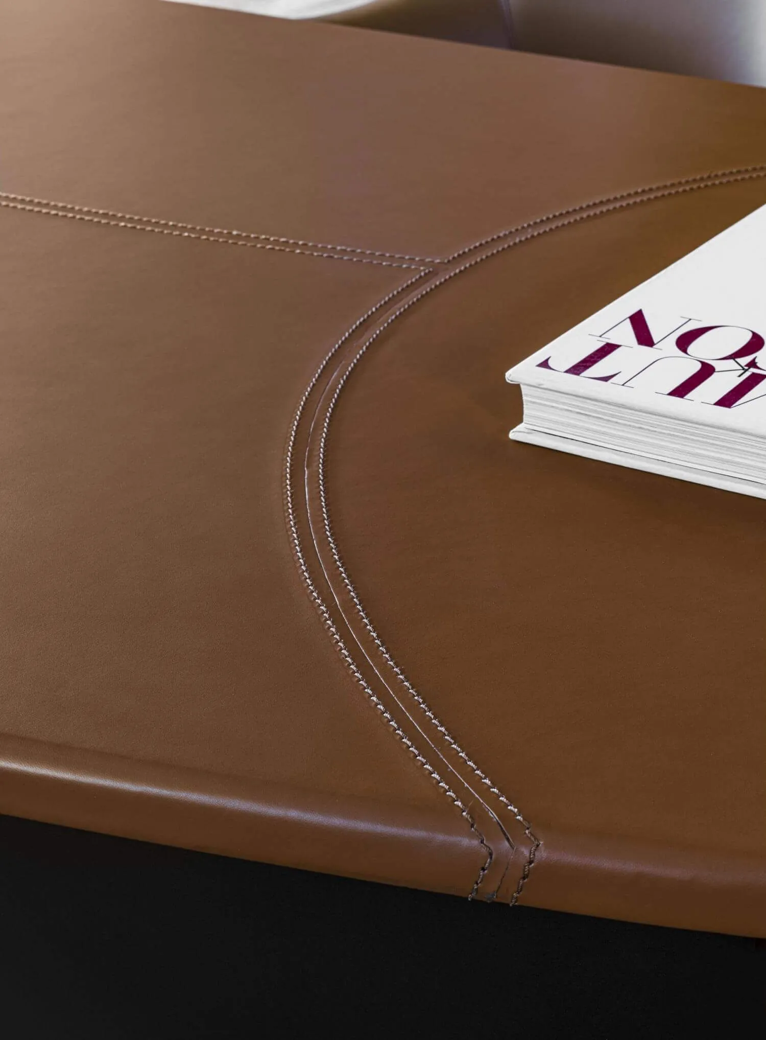 Lomacasa_Pellizzoni_Butterfly-Scrivania_Galleria-2