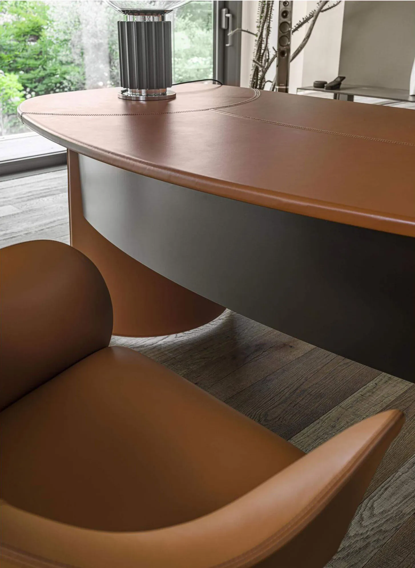 Lomacasa_Pellizzoni_Butterfly-Scrivania_Galleria-4