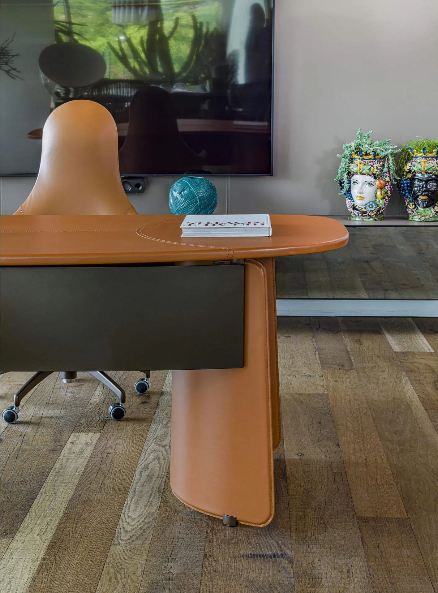 Lomacasa_Pellizzoni_Butterfly-Scrivania_Galleria-5