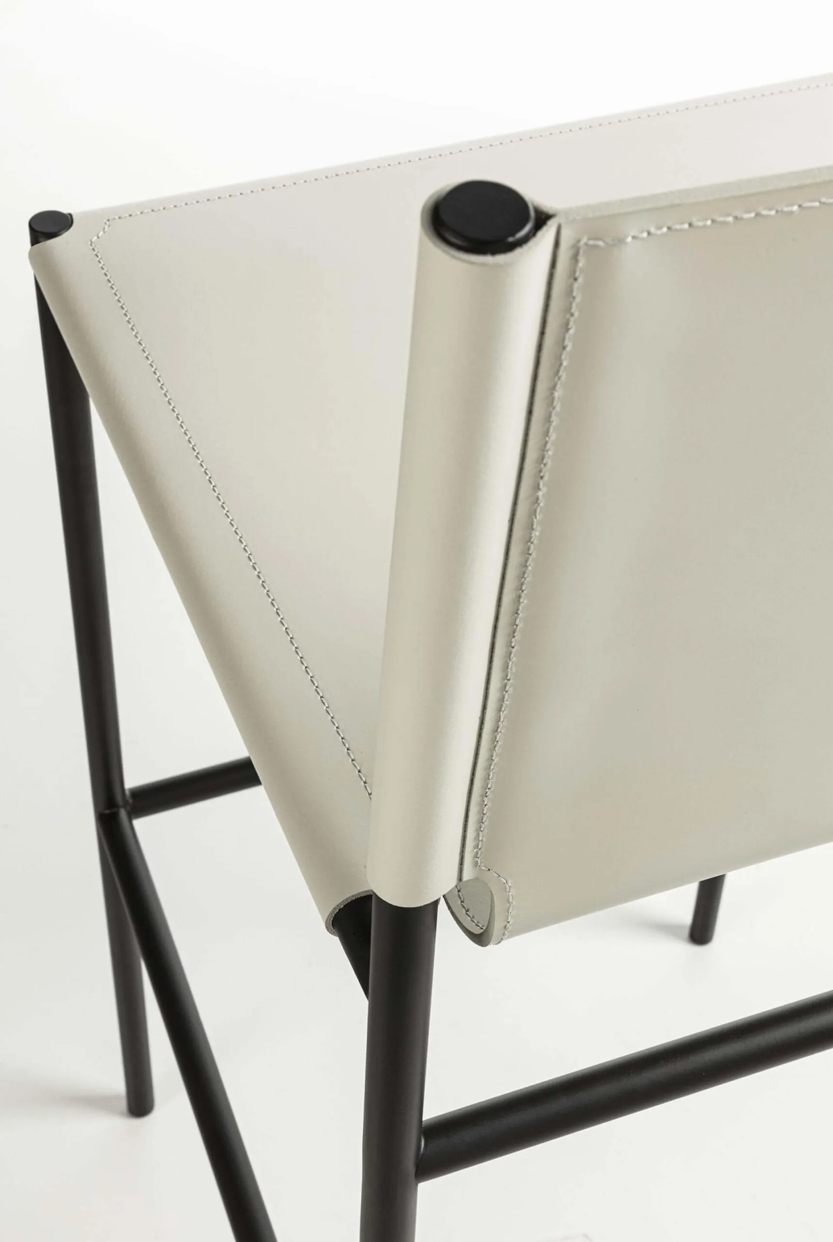 Lomacasa_Pellizzoni_Elena-Sgabello_Galleria-2