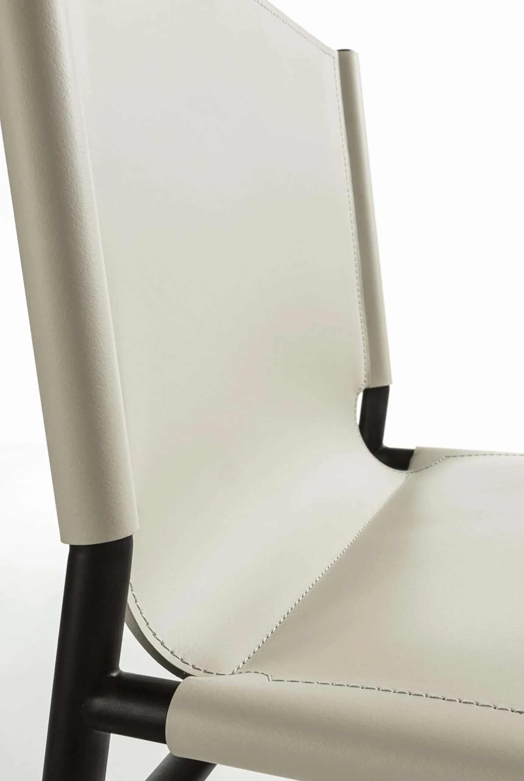 Lomacasa_Pellizzoni_Elena-Sgabello_Galleria-3