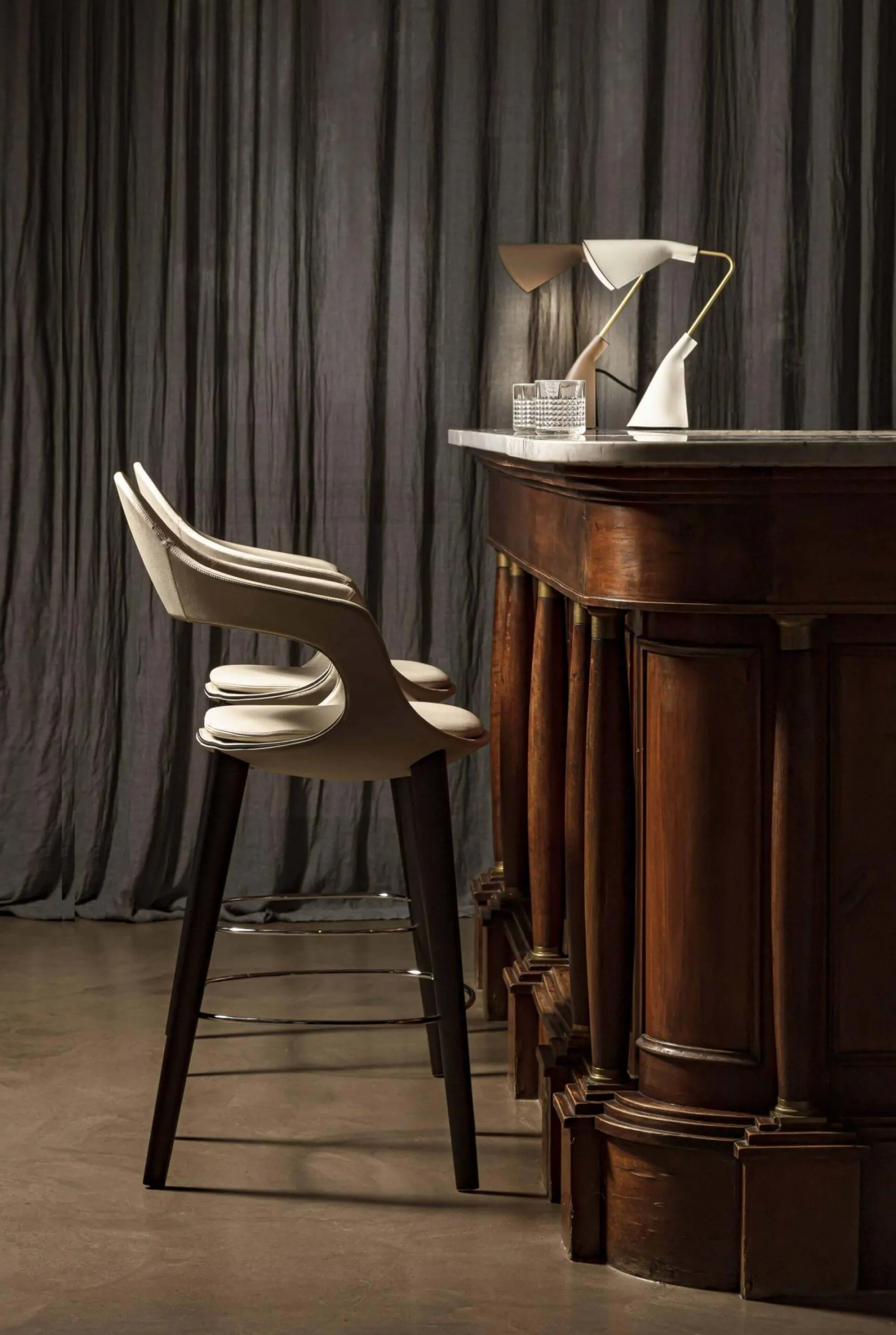 Lomacasa_Pellizzoni_Frenchkiss-Sgabello_Galleria-1