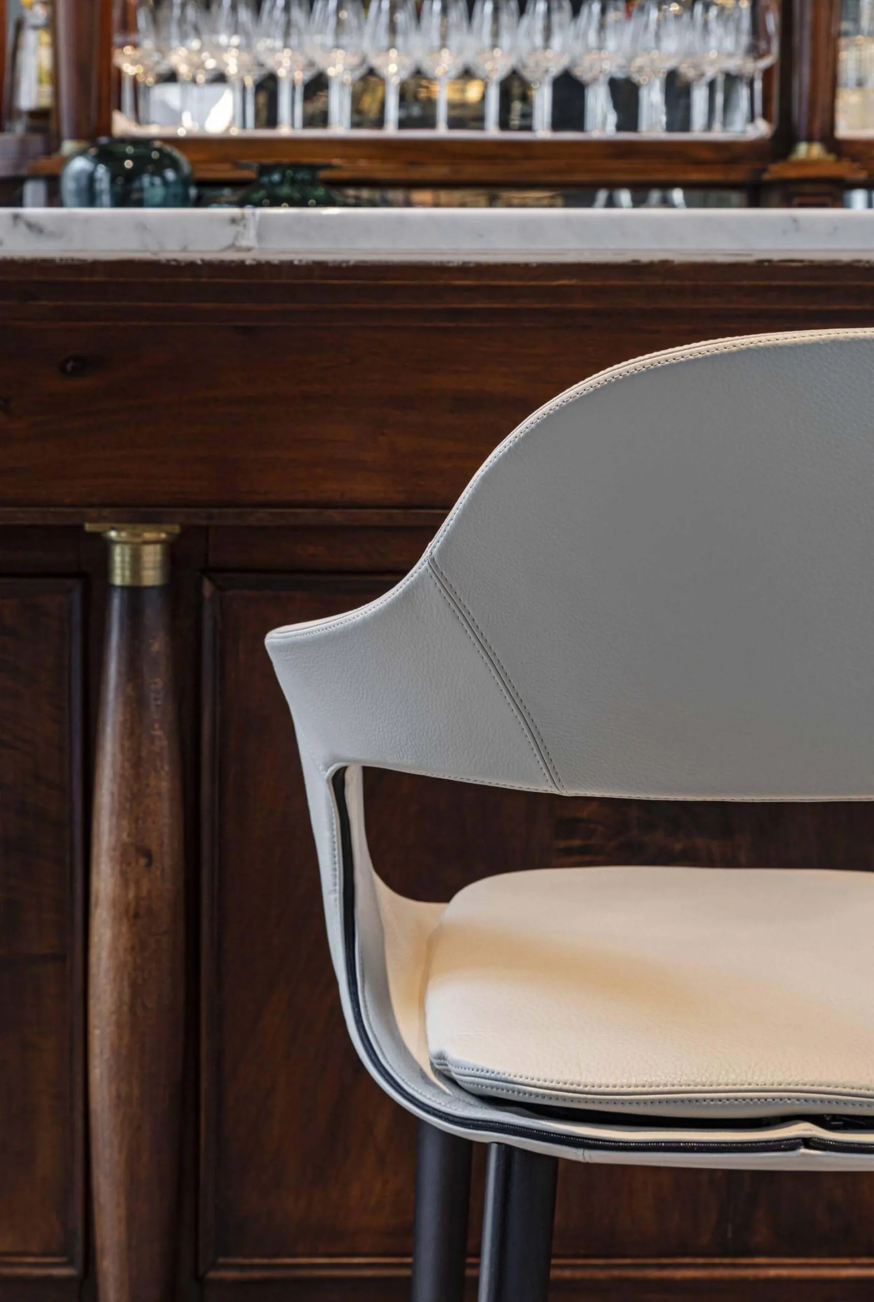 Lomacasa_Pellizzoni_Frenchkiss-Sgabello_Galleria-2